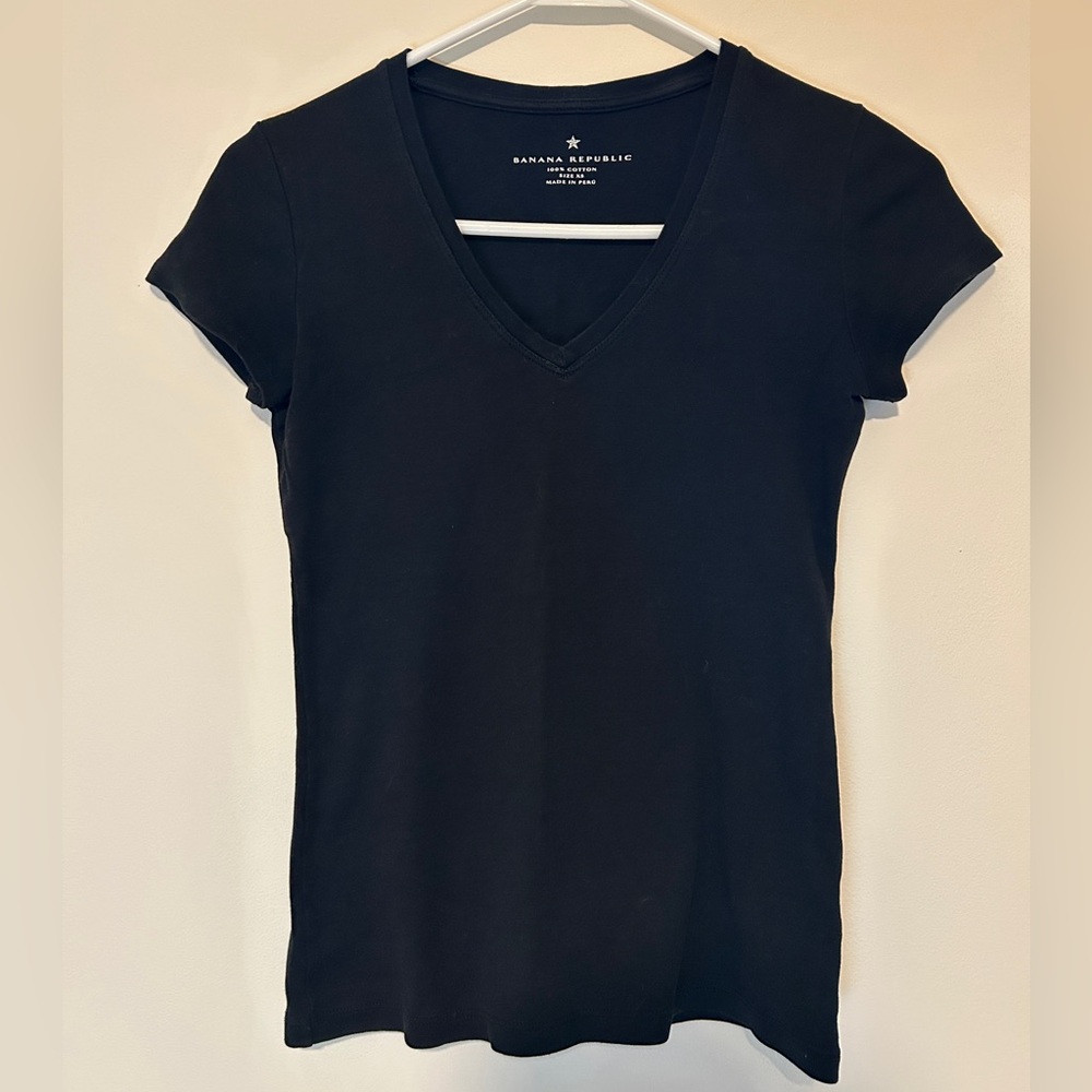 Banana Republic XS Black V-Neck Tee